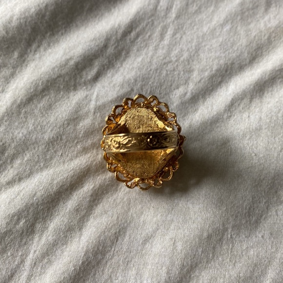 VINTAGE AVON ADJUSTABLE RING - Picture 3 of 4